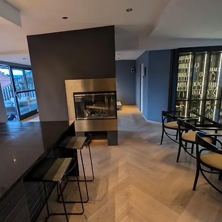 Penthouse I Sentrum Med Balkong Og Utsikt - Ingen Rengjoringsgeby アパート *